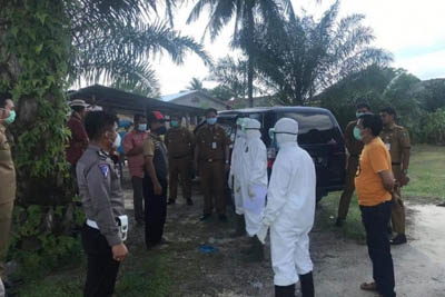 Rumah Pasien Positif COVID-19 di Duri Disemprotkan Disinfektan